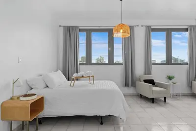 Image de Nightlife & Beachside Bliss at La Placita