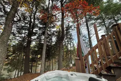 Image de Wooded Nature's Sasquatch River Retreats-Bigfoot Sanctuary