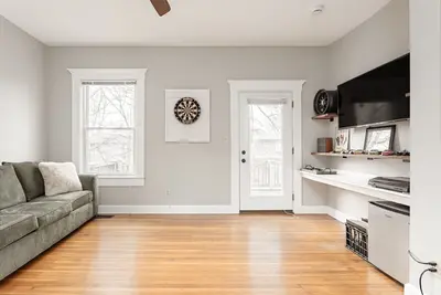 Image de The Checkered Flag • Classic Indy Home • Walkable