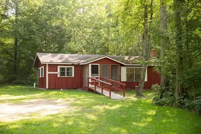 Buck-up cabin with lake access