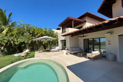 Image de Fully Remodeled 3 bed Luxury Villa w/ Staff, Golf Cart & Premier Access