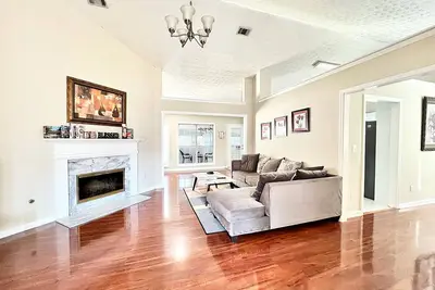 Image de Comfortable and Cozy 4br/3ba house in charming Duluth - Convenient Location