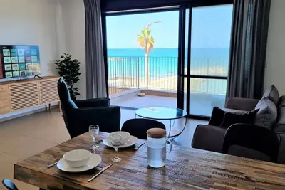 Image de Port City- 1 Bdrm Apt W/ Balcony Beachfront+ Mamak