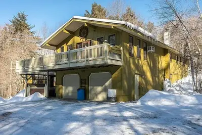 Image de Cozy 3-Bedroom Mountain Style Home