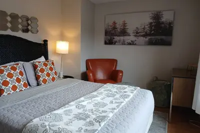 Image de Harbourview Galley ~ with Patio/ Air Conditioning/ Steps to Downtown/ 1 Bedroom
