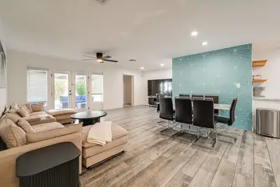 Phoenix Modern Retreat w/ Pool & Putting Green