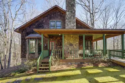 Image de Vintage Home Nestled in the Woods of Smoky Mtns