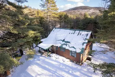 Image de 2br + Loft Cabin—Firepit, Beach, Outdoor Patio, Near Lake George & Gore Mountain