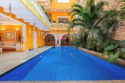 Image de 15br Mansion in the Walled City / Staff Included