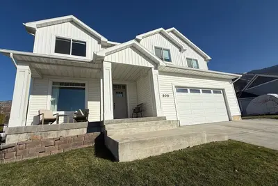 Image de Family Home in Providence-Ev Charging-sleeps 14