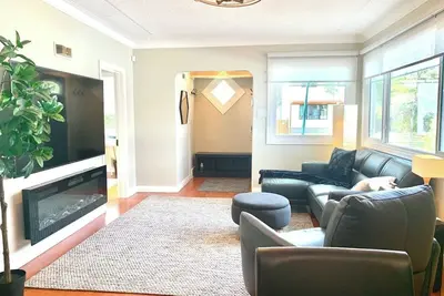 Image de Vip Yxe · Broadway |3-Br Main Floor Suite Near Ruh