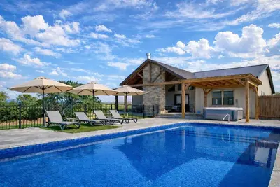 Image de Pool | Sleeps 18 | Hot Tub |Firepit | Playset |