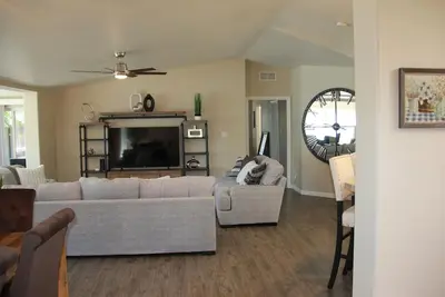 Image de Edgewater is a lakefront secluded and quiet house, excellent location and views.