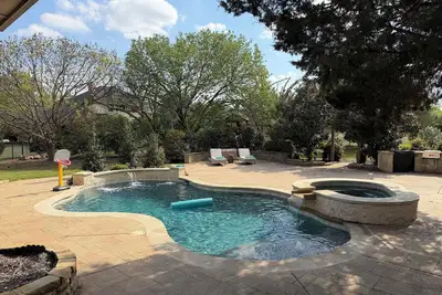 Image de Stunning Tx Family Home 30 Mins to Dallas • 4br • Pool + Hot Tub • Near Frisco