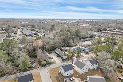 Image de Private Deck, Foosball, Fire Pit & Grill, Walkable