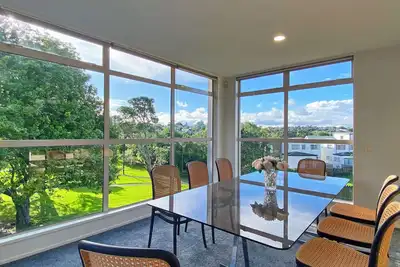 Designer 6br Home Backyard Direct Park Access