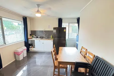 Image de Renovated 5 Br Home with 4 A/C and Free Parking