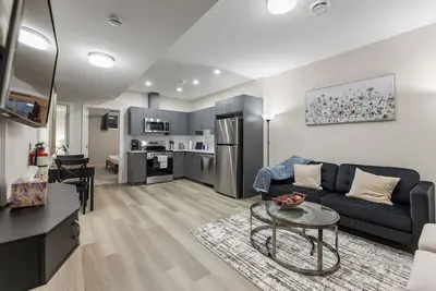 New 2br Suite | King Bed | Full Kitchen & Laundry