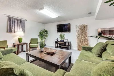 Image de Cozy Boulder Basement Unit: Upscale Outdoor Space!