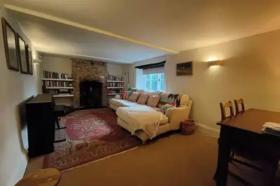 Image de Cottage confortable niché dans les bois de May Hill