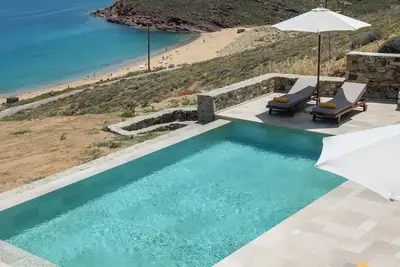 Image de Villa Sozon. Spacious villa with sea view 150 m from the beach.