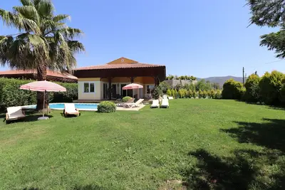 Tr8 3+1, Private Villa