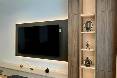 Image de Modern lakeside apartment with exceptional lake view and spacious covered balcon