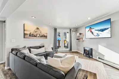 Image de Treehouse C106 - Renovated Condo, Pool, Hot Tub, Game Room - Central Summit County Location