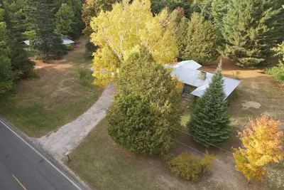Image de Secluded Northern Michigan Retreat Near the Tunnel of Trees