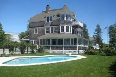 Image de Stunning Historic Waterfront Resort with pool