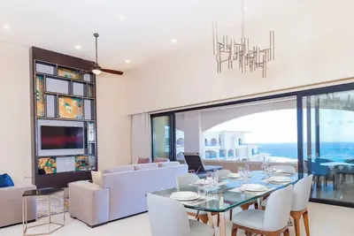 Image de Elegant 3 Bedroom Oceanview Suite on Beachfront Resort