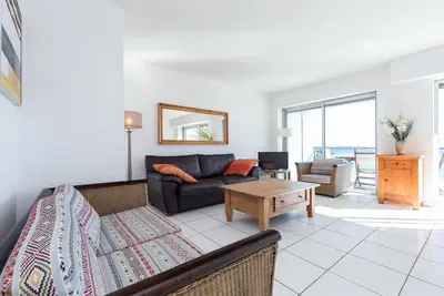 Image de Beachfront Cannes Apartment with Large Terrace, Sea Views, and Private Parking
