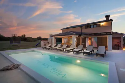 Image de Grijani bazen, jacuzzi, unutarnj masažna kada, kućno kino, Ps5