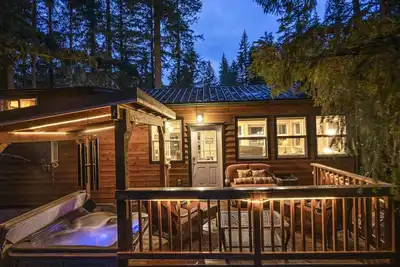 Image de Laughingwater-Waterfront/Ac/hot tub/WiFi