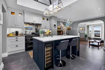 Image de Modern Coastal Living at Old Slipway House – Walk to Beach & Harbour