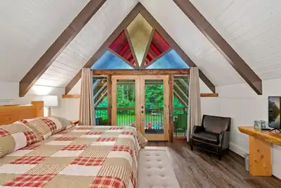 Image de Redtail Rendezvous-Ac/Hot Tub/Fireplace/WiFi/king