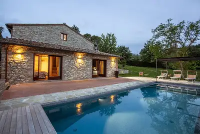 Image de Casa Pernice - Stylish Chianti Retreat with Pool & Vineyard Views