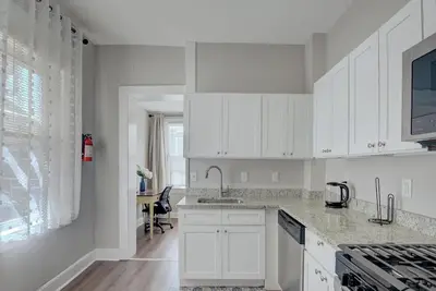 Image de Charm & modern updates 3-bedroom house with Landry inside