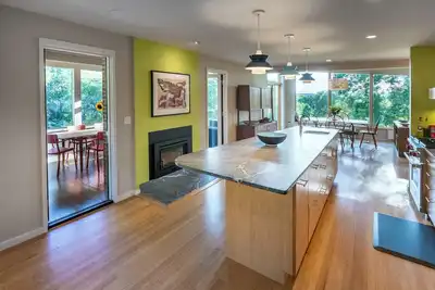 Image de 1 of a Kind: Modern Architecture, Natural Beauty, Walk to Amherst College