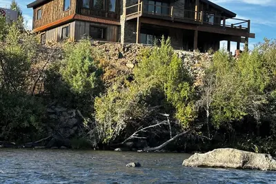 Image de Private Riverfront Lodge on 67 Acres I Ashton, Id