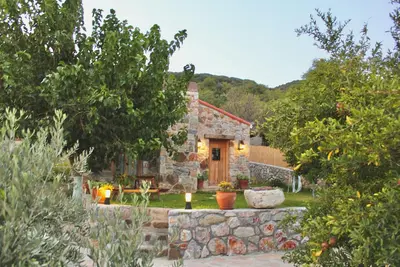 Image de Detached Single - Storey Stone house in Datça Karaincir - Karaincir Houses 1