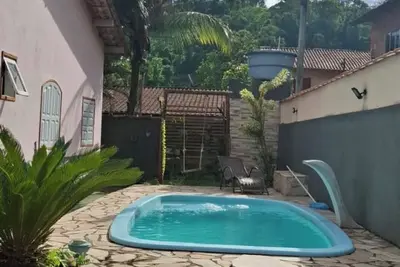 Image de House 300m2 with swimming pool, barbecue area and parking for 3 cars.