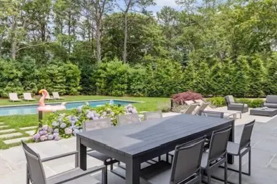 Image de Modern Shinnecock Hills Retreat with Heated Pool, Perfect for Groups