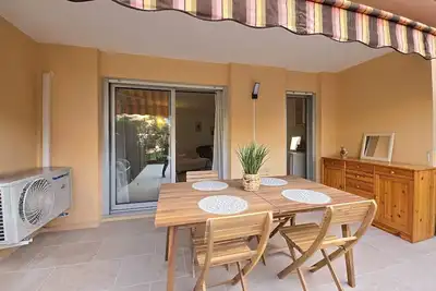 Image de Le petit cocon de Golfe Juan! ! Chic et calme. Port, plage & douceur de vivre.