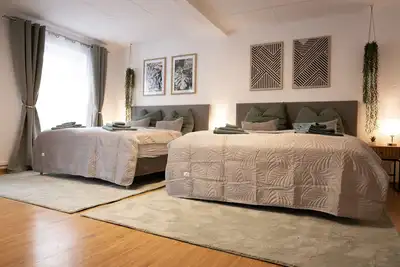 Image de Location-Moderne-Salle de bain privée-Vue sur Jardin-Netflix & Disney+