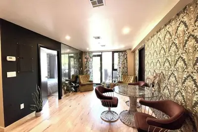 Image de Bright 2-Story Brooklyn Oasis w/ Patio & Fire Pit