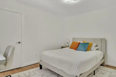 Image de Entire two level, 3 bedrooms plus office/4th bedroom, two full bathrooms, sleep 6