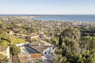 Image de 🌴 Villa Vue Mer Piscine Chauffée – Élégance & Calme à Vallauris