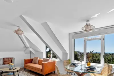 Image de Modern 2 bed Plymouth apartment with city views