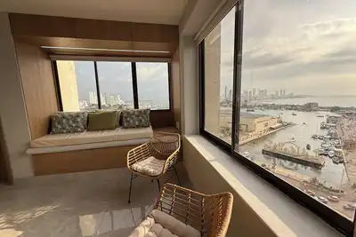 Image de New, Unique 270 view over the city walls